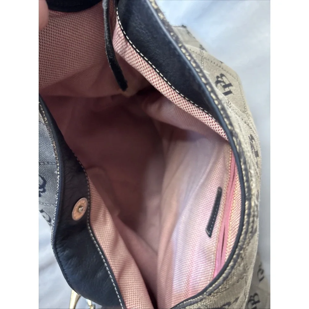 Dooney & Bourke elevate wear bourke